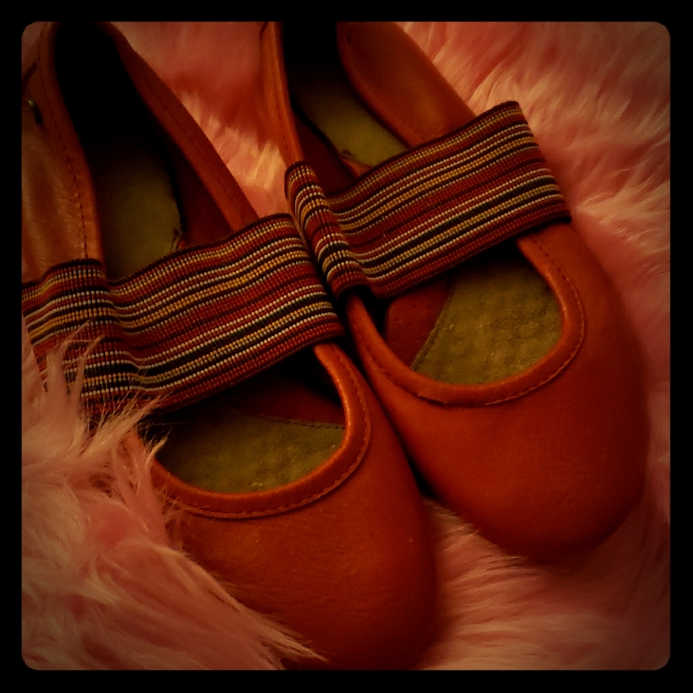 Hush Puppies (Red ) flats. Size 7.